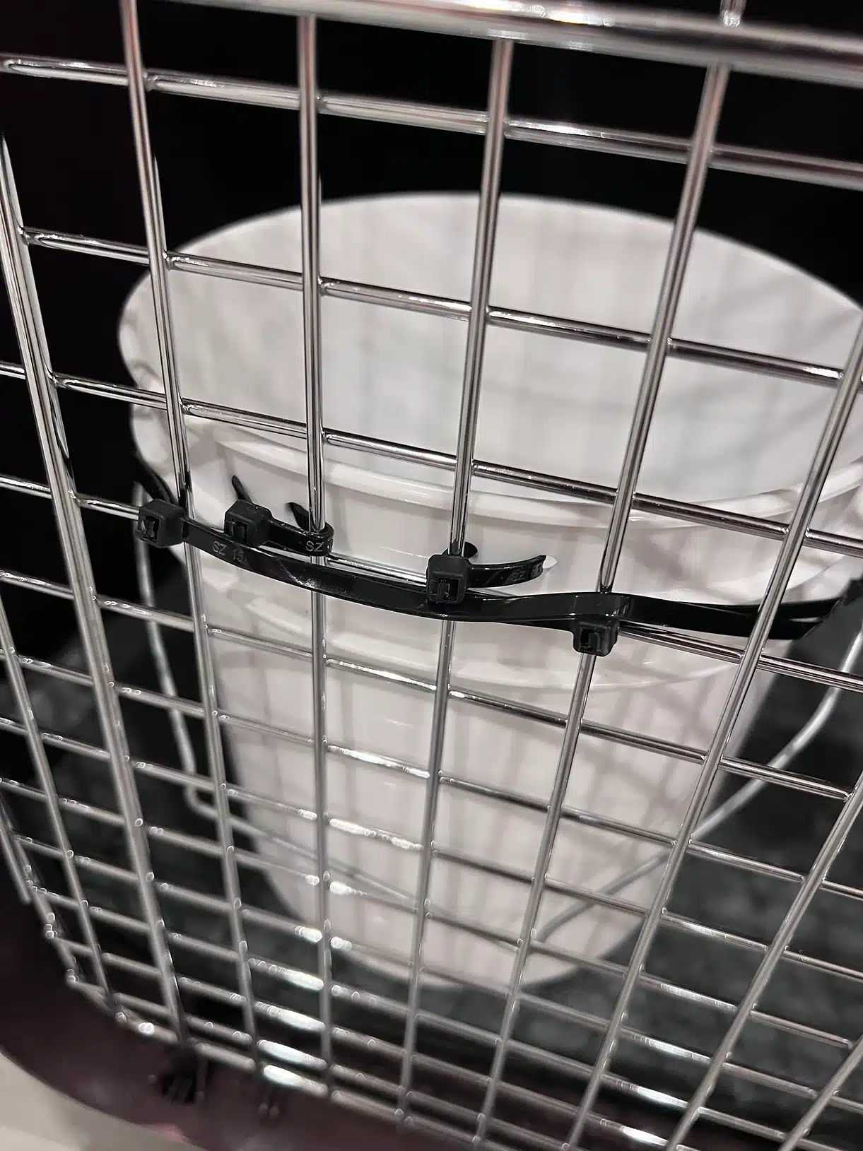 DIY 1 gallon water bucket for dog travel crate